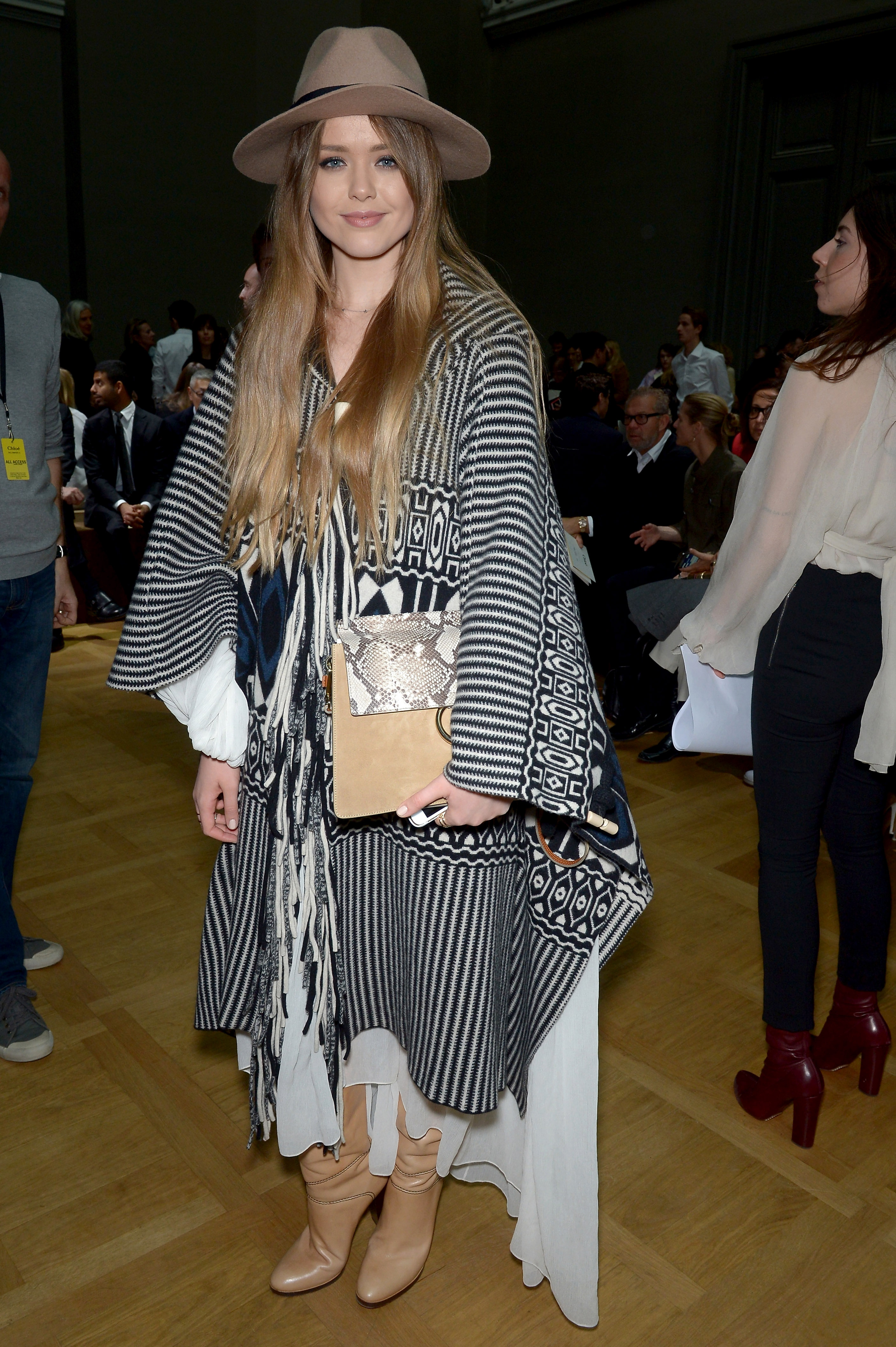 Are Fashion Bloggers Setting Unrealistic Beauty Standards? - n46ubcc
