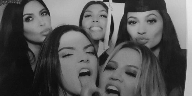 Welcome To Olatunde Oshomo's Blog: Kendall and Kylie Jenner Got a Crazy