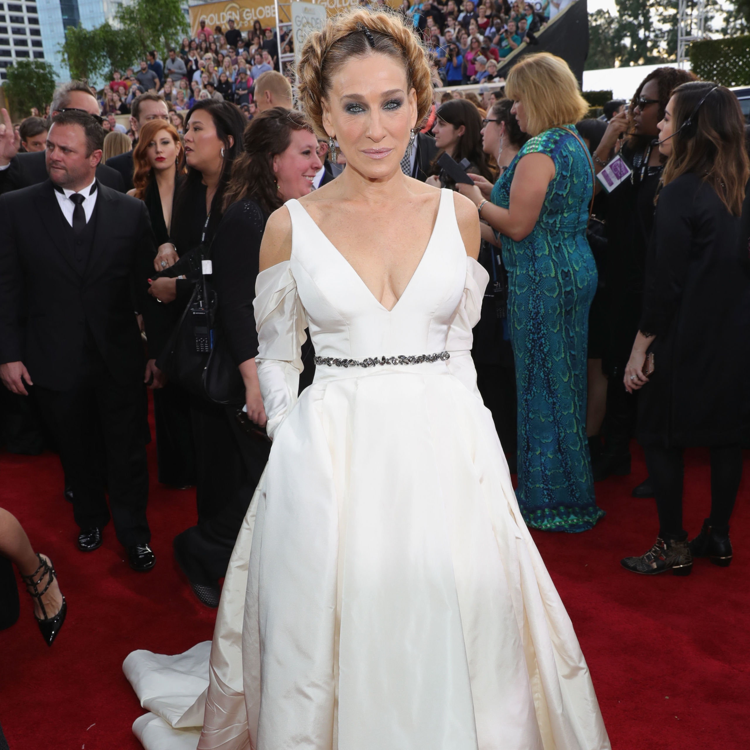 Sarah Jessica Parker Looks Stunning at the 2017 Golden Globes - SJP Red  Carpet Dress, image size:2560x2560