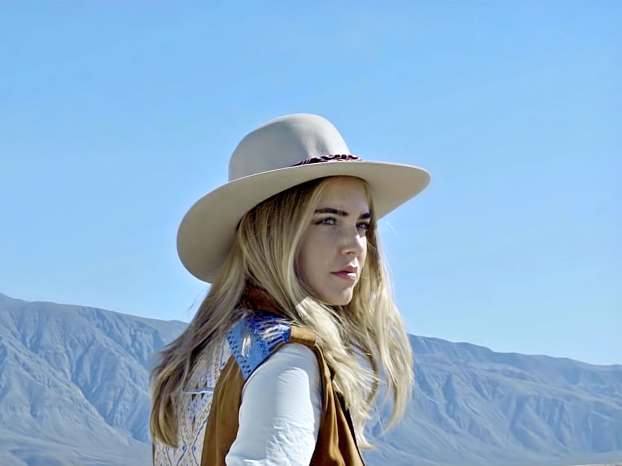 Chiara Ferragni Cream Beanie with Eye and Lash Appliqués Chiara Ferragni Brand main image 4