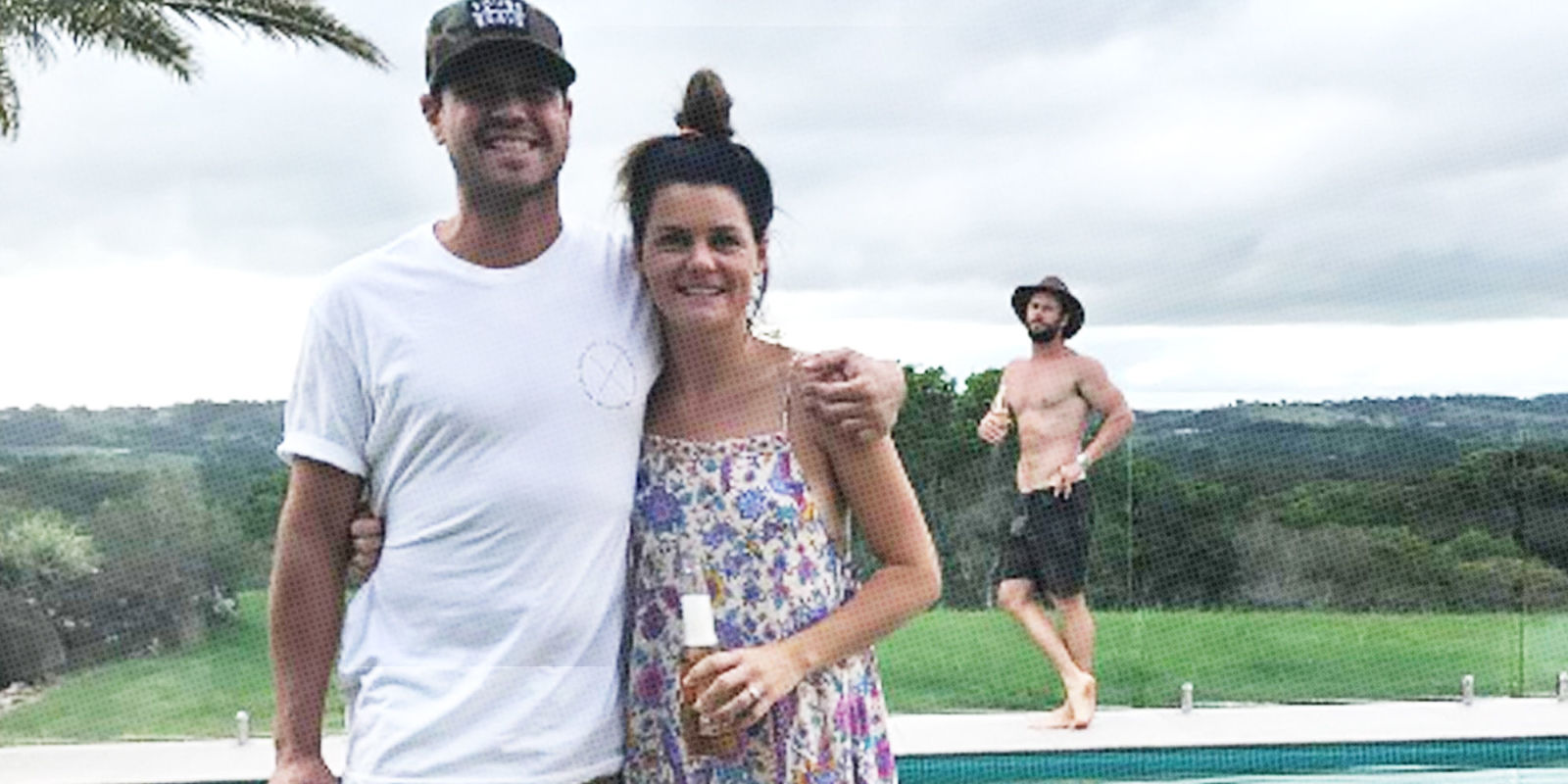 Shirtless Chris Hemsworth Opens Celebrity Photobomb Season 2017 - ELLE.com