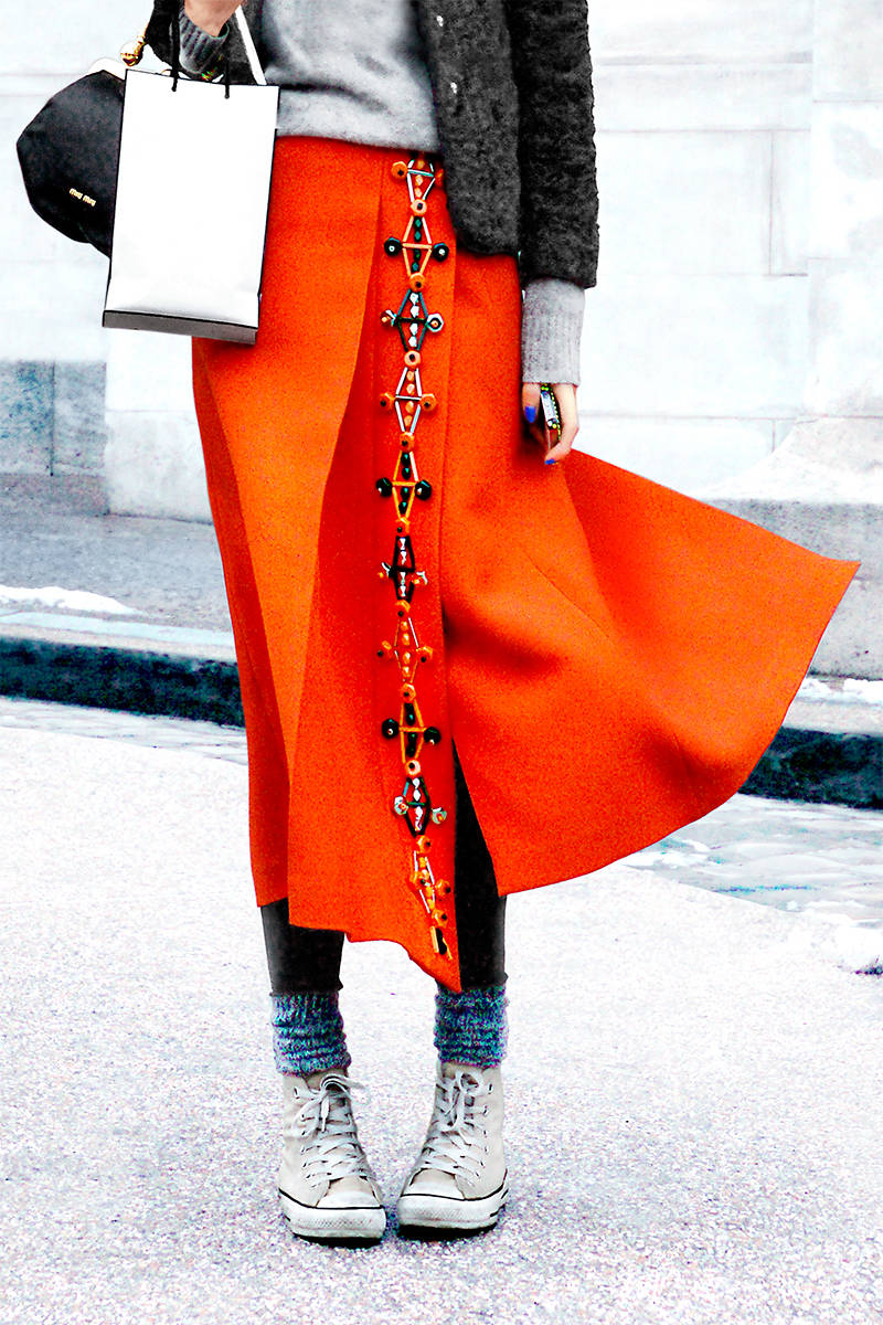 simple winter coat for women in black with cloth belt