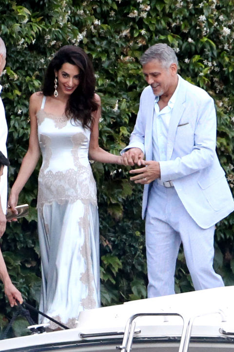 Amal Clooney dengan setelan piyama
