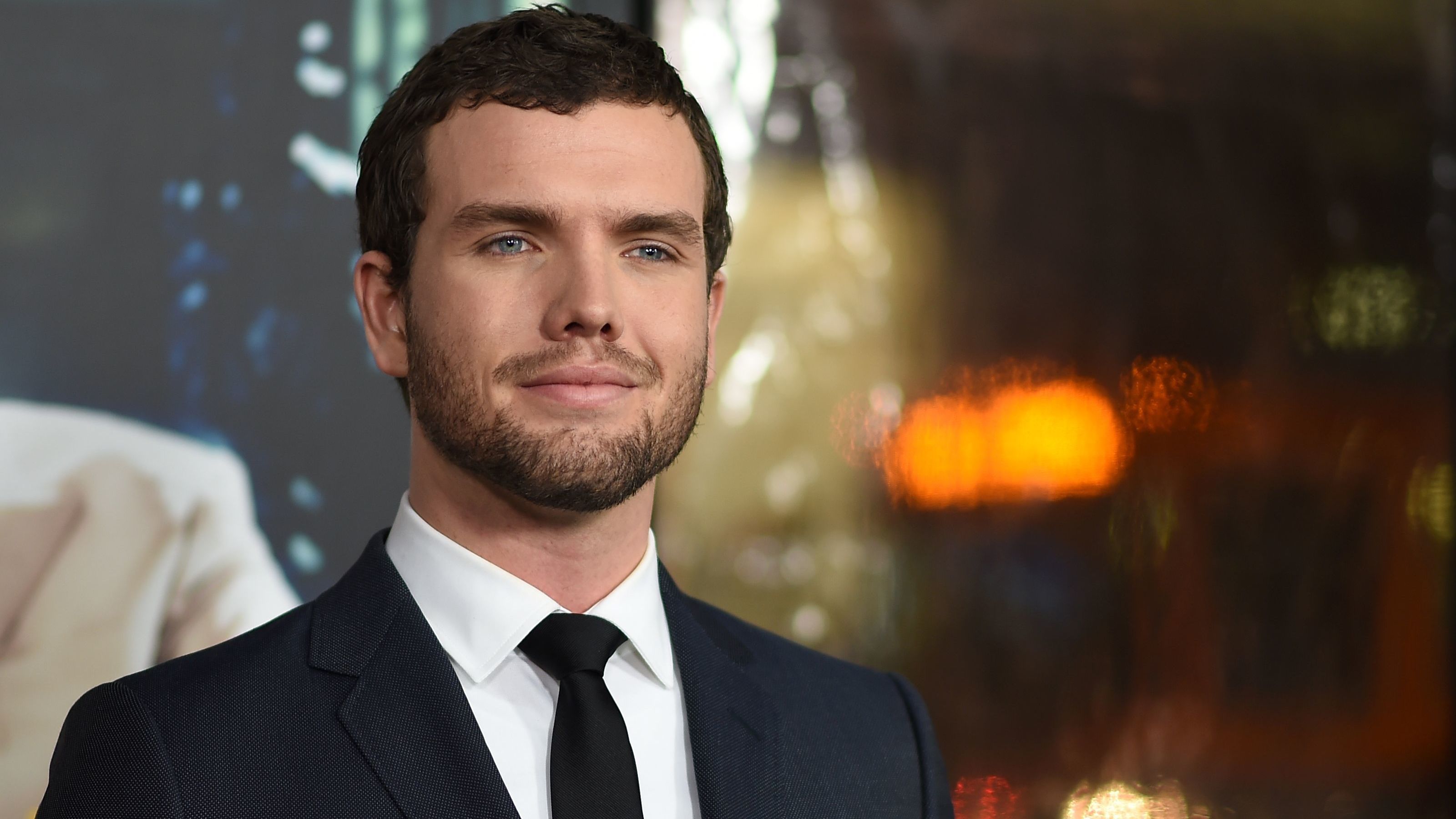 Watch Austin Swift on 'Still the King' - Taylor Swift's Brother Makes TV Acting Debut